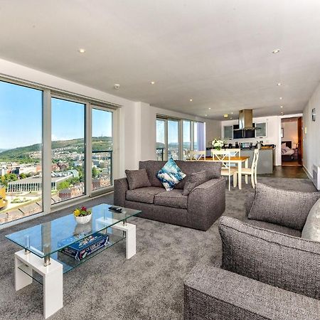 סוואנסי Just Stay Wales - Meridian Tower Marina & City View - 2 Bed Apartment מראה חיצוני תמונה