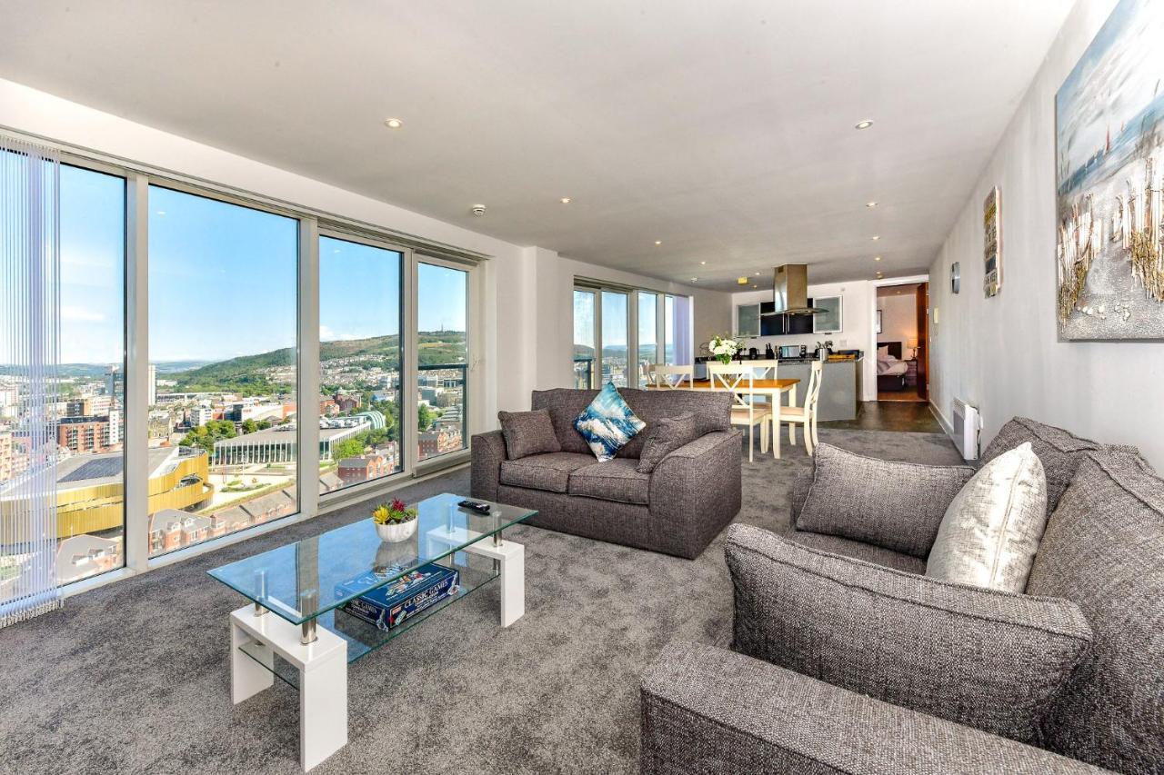 סוואנסי Just Stay Wales - Meridian Tower Marina & City View - 2 Bed Apartment מראה חיצוני תמונה